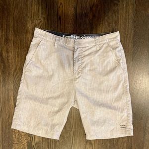 Men’s Billabong 4-way Platinum Stretch 4/pocket shorts, size 33 in grey & white